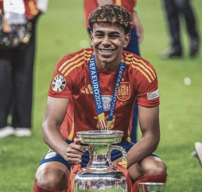 记者：杨皓宇随申花队出征亚冠广岛客场，李可因伤没有随队